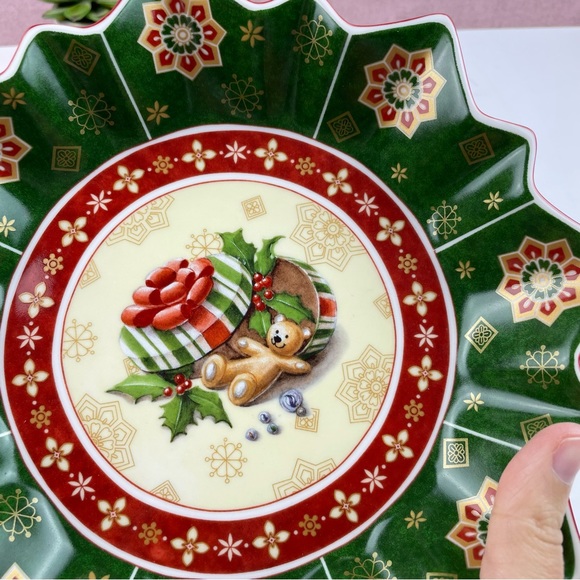 Villeroy & Boch Christmas Holiday Teddy Bear Green Red Bowl Dish - Picture 5 of 6